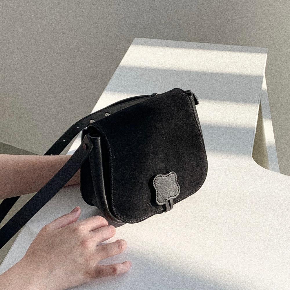 SUEDE BRUNCH BAG (medium) 블랙 브런치백 (스웨이드)