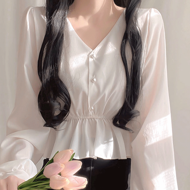 [허리잘록/심쿵핏] 진주알 단추 브이넥 셔링 플레어 쉬폰 블라우스