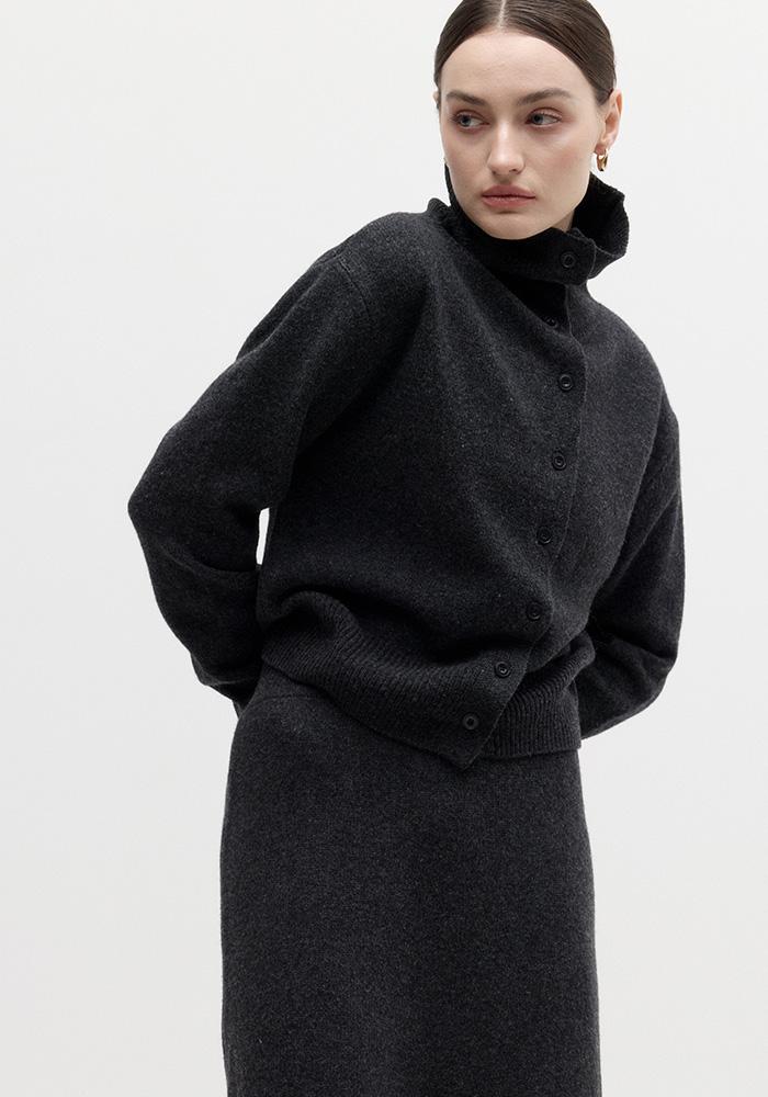 엘라 하이넥 울 가디건 (차콜)