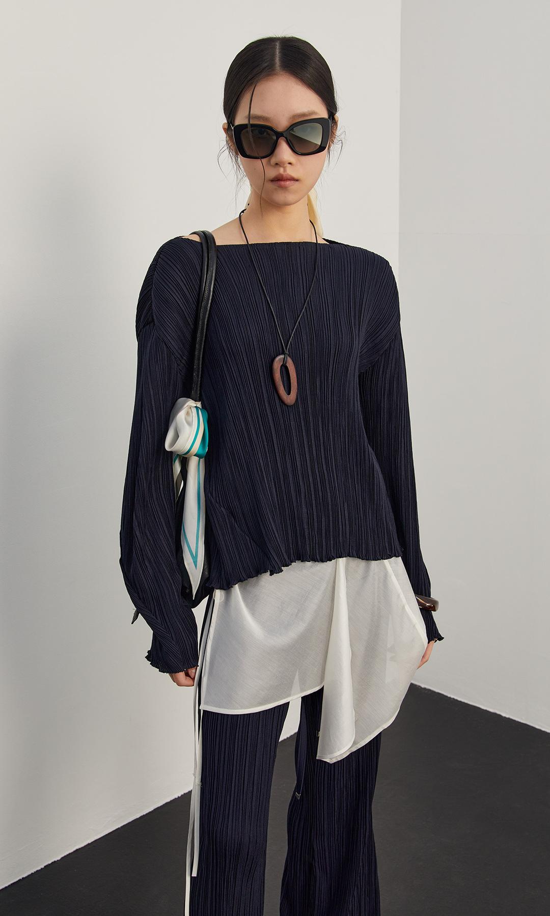 [25%쿠폰][HAGO단독판매] Ziggle Pleats Top_Night Navy.