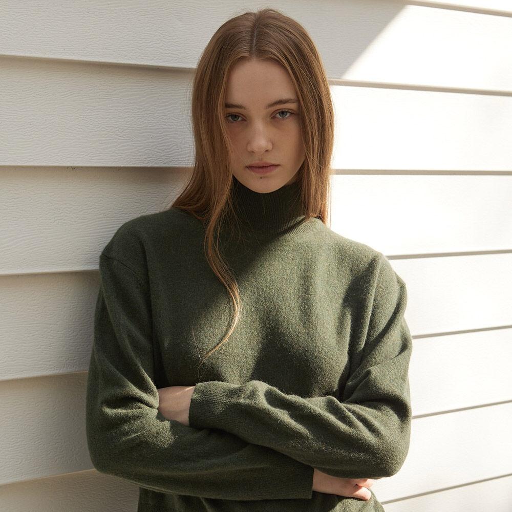100% Cashmere Turtleneck Top