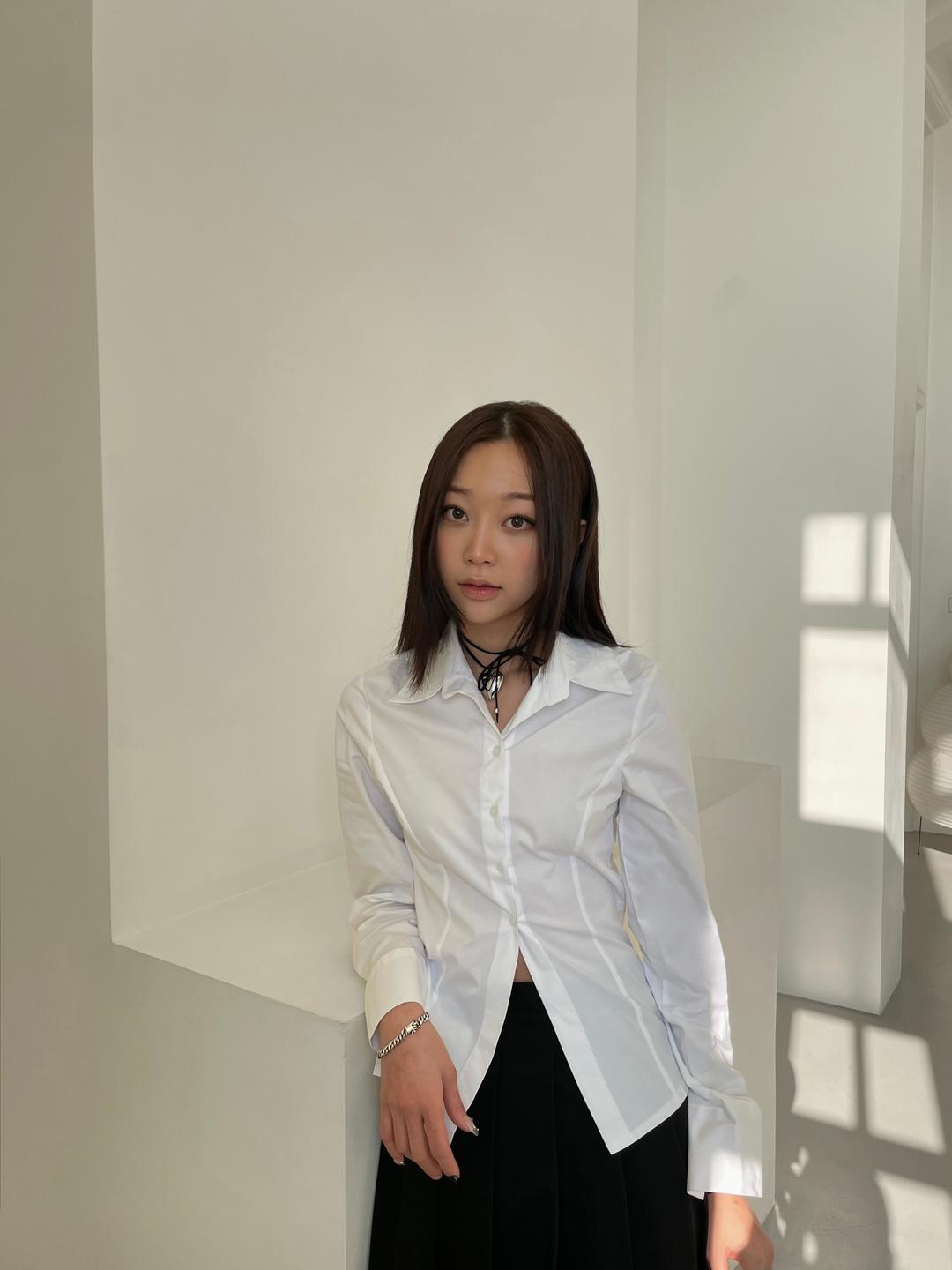 컴아웃앤플레이 Bianca shirts / 스쿨룩 하이틴 프레피룩 y2k 핀턱 화이트 슬림핏 베이직 데일리 셔츠 면접