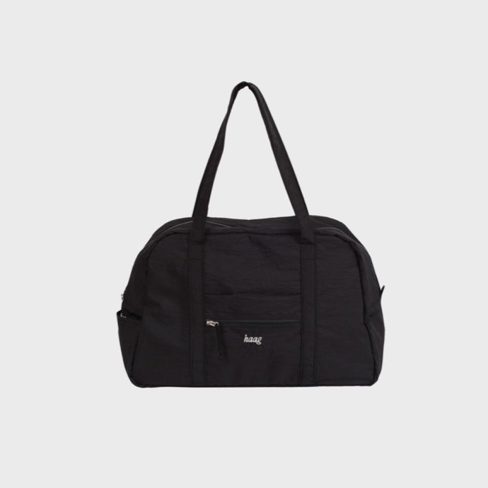 a duffel bag (black)