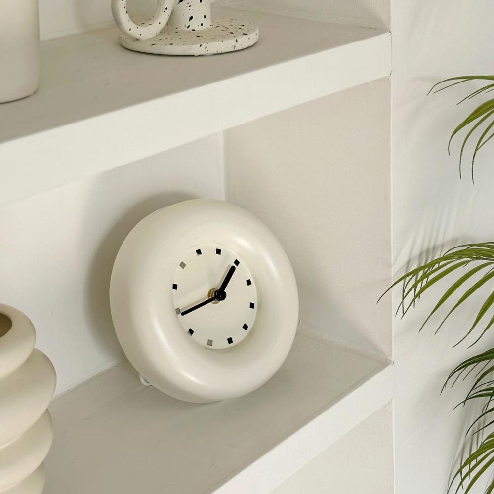 유월가게 유월가게 무소음 도넛 크림 탁상시계 벽시계 2color