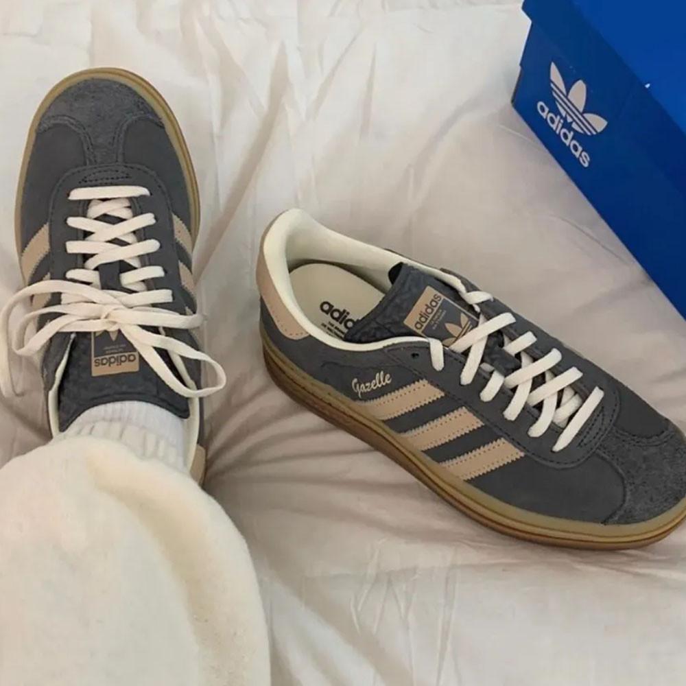 아디다스 여자 가젤 볼드 그레이 매직 베이지