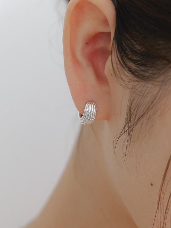 Line calm earring