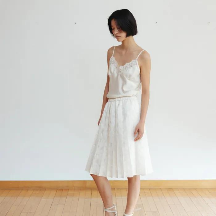 Jacquard pleated skirt (white / black)