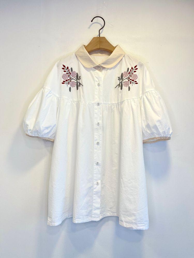 04304 여름 배색카라 소매벌룬 꽃자수블라우스