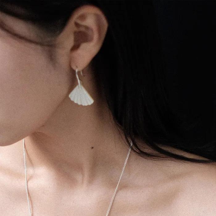 Kasa Earring - mother of pearl