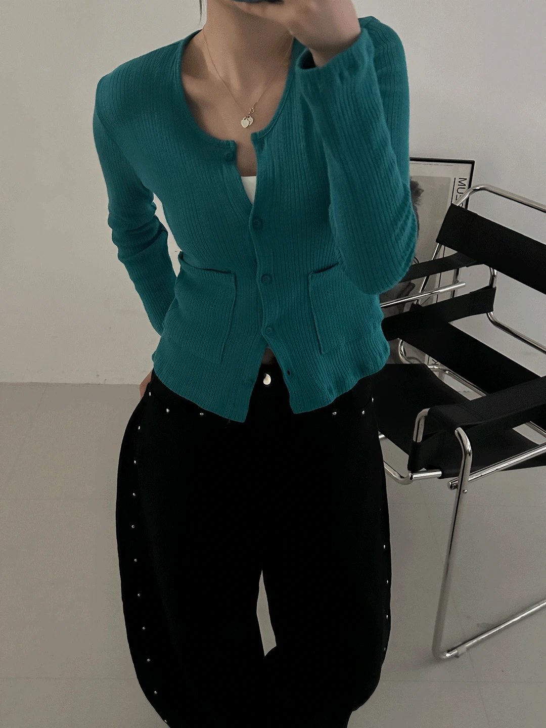 레컨 펀칭 포켓 라운드 가디건