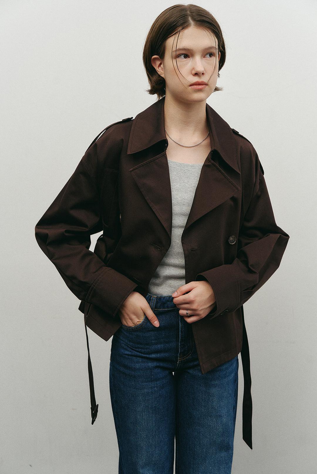 BELTED HALF-TRENCH COAT (BROWN)