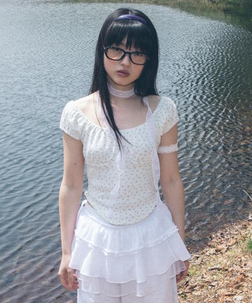 FLOWER SHIRRED T-SHIRT [WHITE]