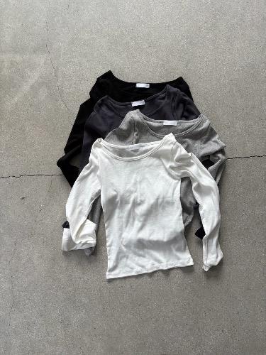 디에이디 U-neck T-shirt