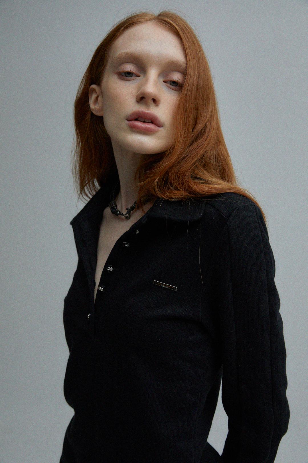 UNBALANCED COLLAR T-SHIRT
