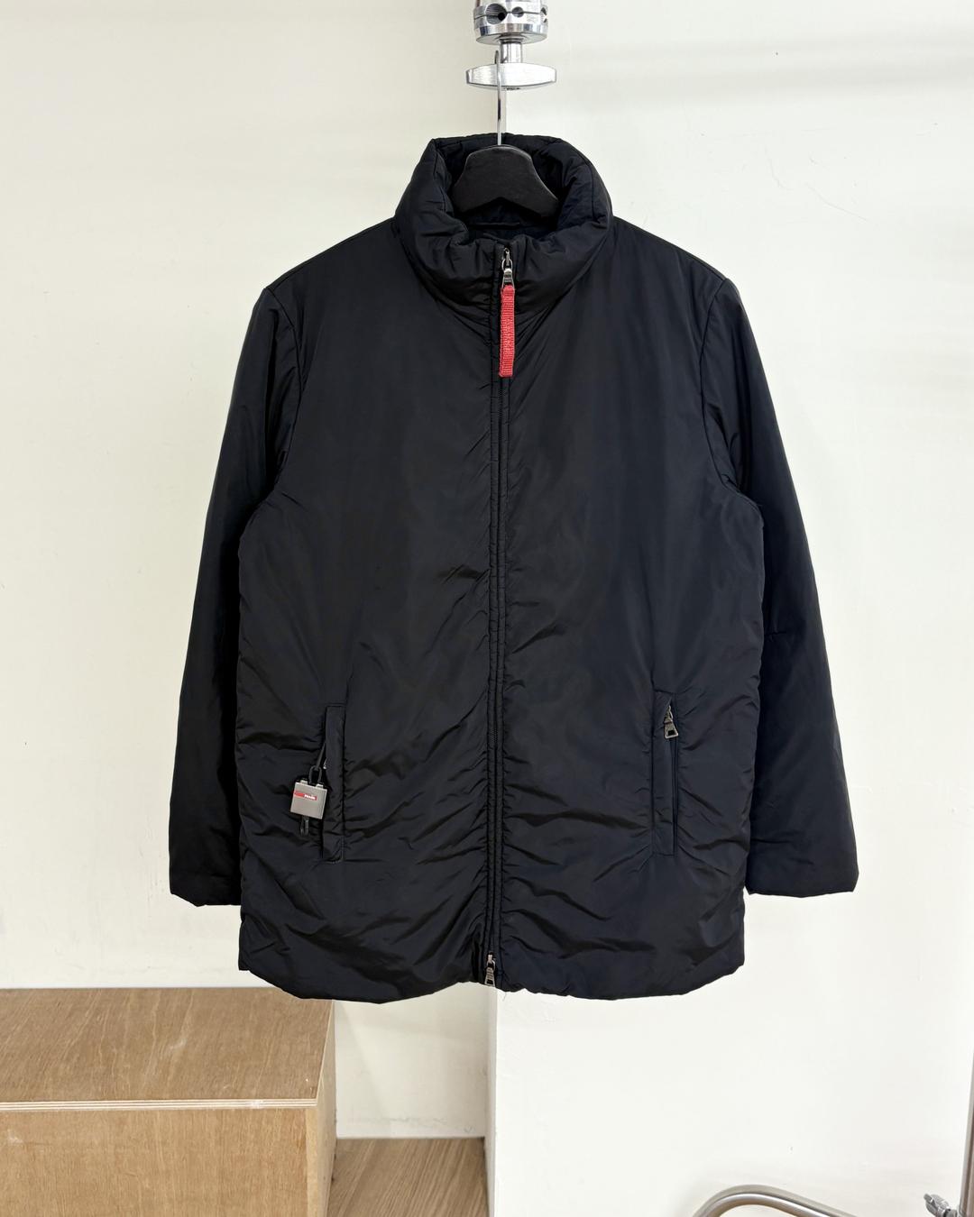 프라다 스포츠 블랙 락 키링 패디드 자켓