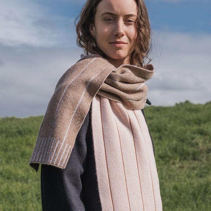 Track Wide Muffler Pink Melange