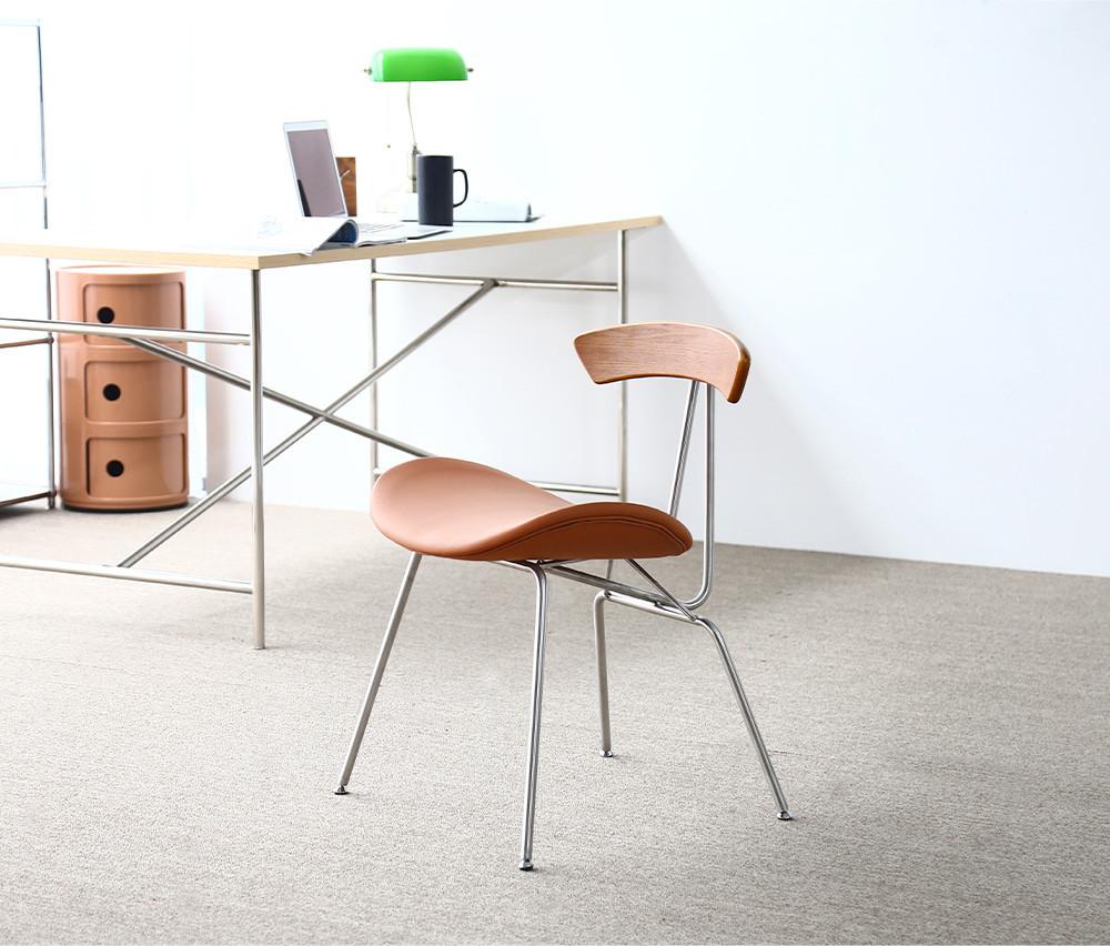 파이더 아르네야콥센 미드센추리 모던 가죽 철제 카페 의자