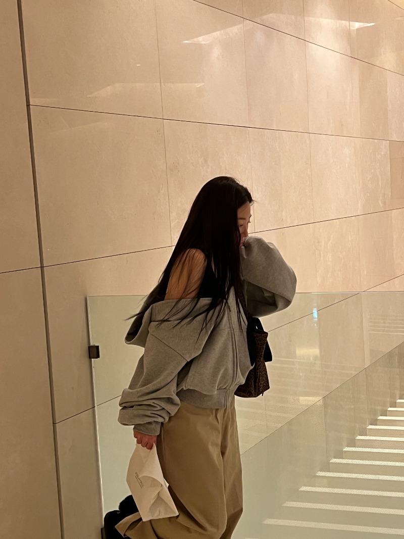 volume hooded jacket