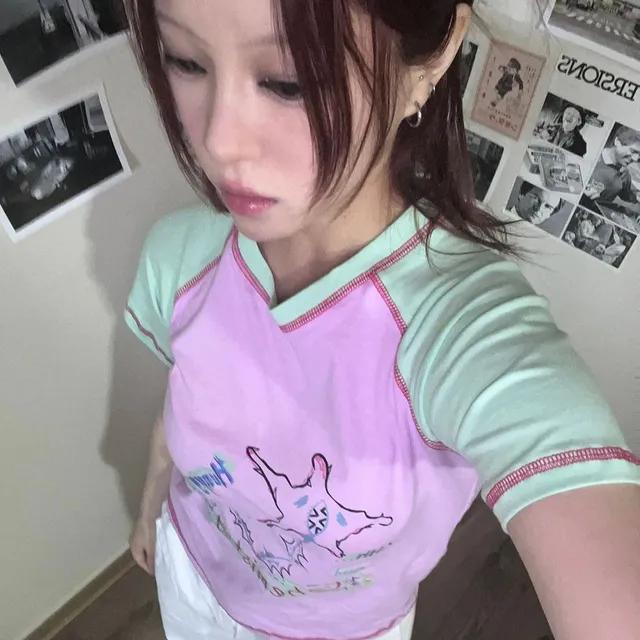 [y2k/유니크] 핑크 배색 유니크 키치 프린팅 나그랑 반팔티 /스트릿 레트로 빈티지 유니폼 스포티 여름반팔 캐쥬얼 데일리