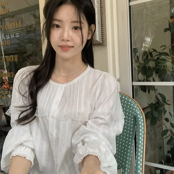 [봄]이즈 도트 핀턱 레이스 퍼프 블라우스