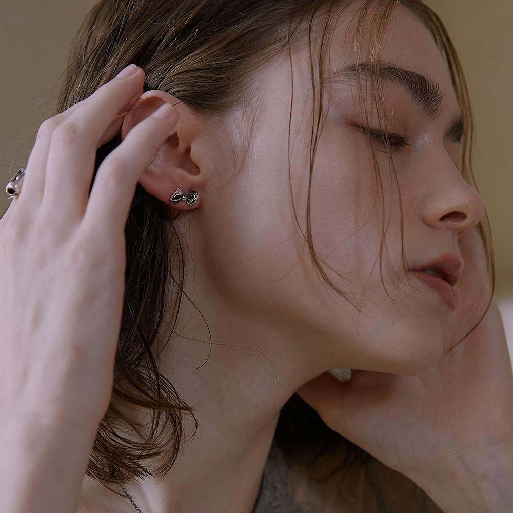 Mini Pleated Ribbon Earring (Antique Silver)