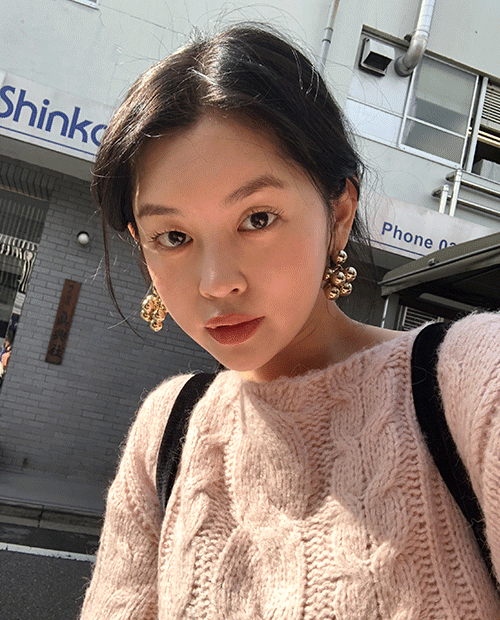 pony earrings : gold