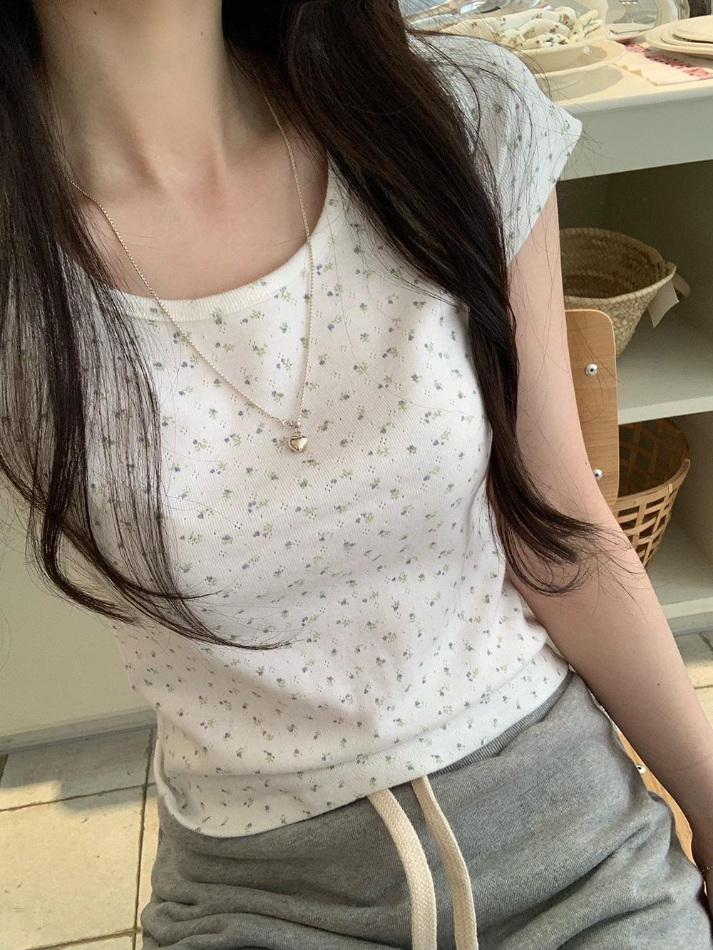 오뉴어웨이 [ 여리핏 ] 펀칭 잔꽃 캡소매 크롭 반팔 반팔티 크롭티 티셔츠