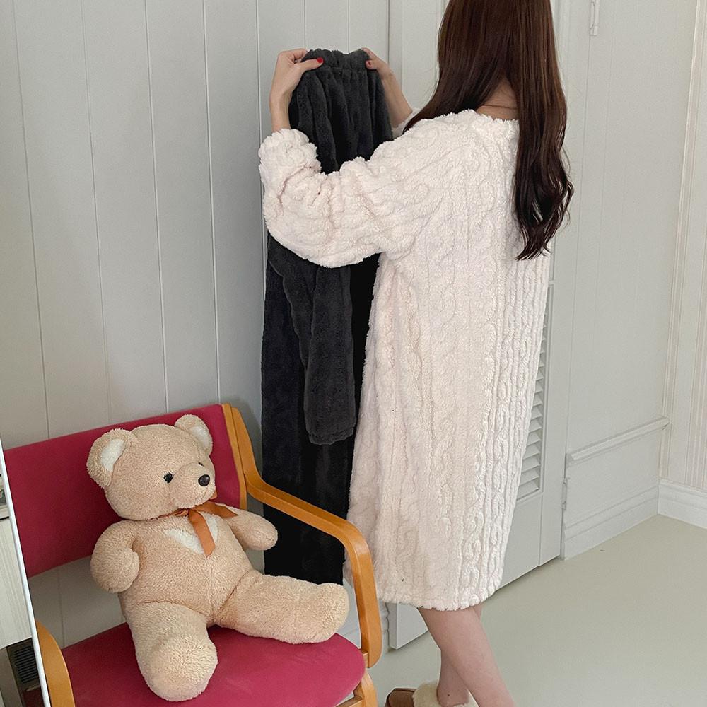 품이 넉넉한 수면 원피스 잠옷