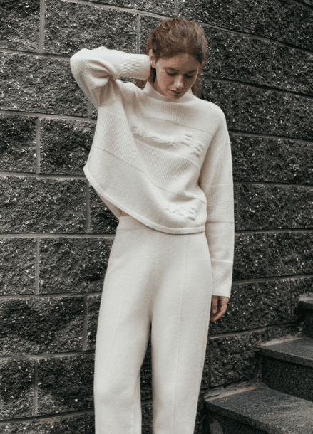 레터링 홀가먼트 니트 풀오버