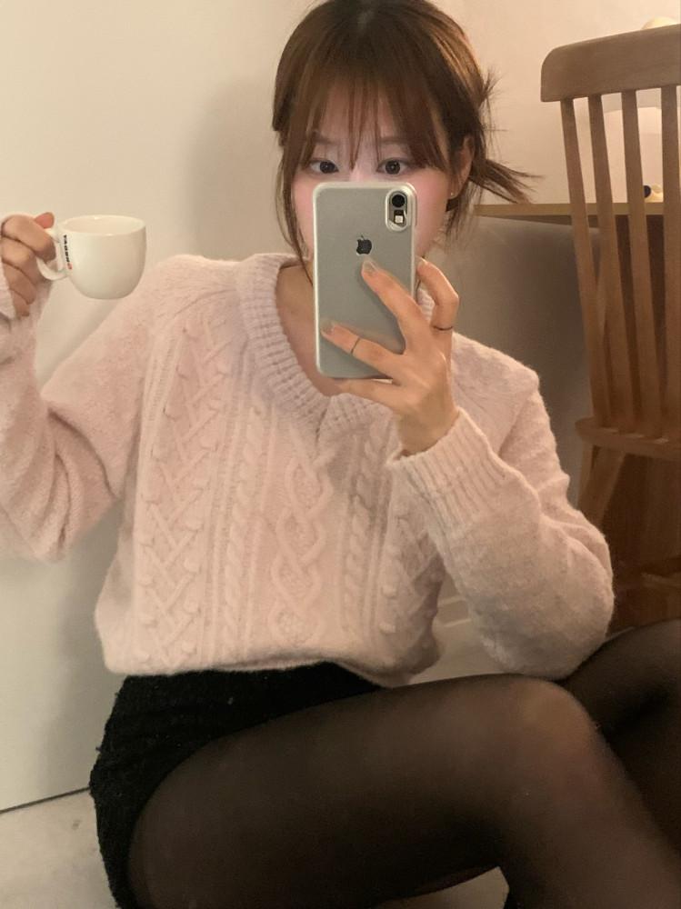 딸기 니트 :: 니트/가디건/브이넥/꽈배기/겨울/핑크니트/그레이니트