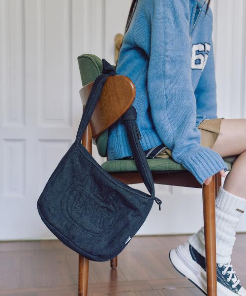스티치 포인트 데님 패딩 크로스백 NAVY