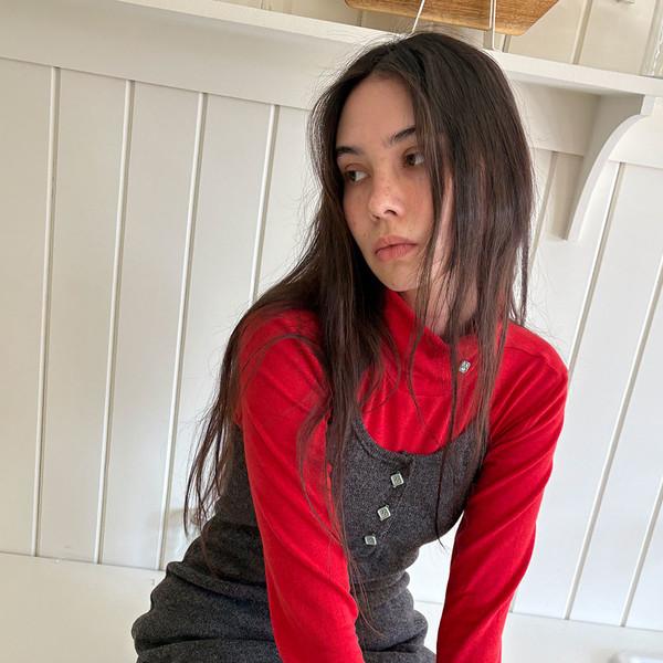 BUTTON TURTLE NECK / red