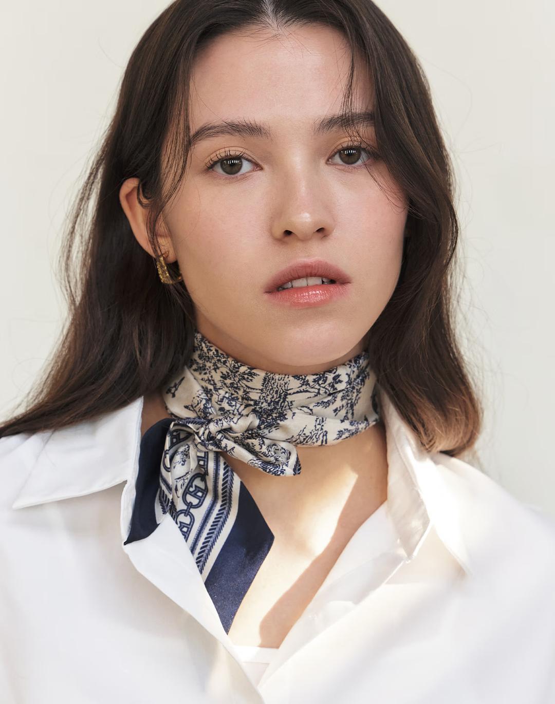 [선물추천][완판리오더][백화점인기][BEST패턴][뜨왈드주이] Toile de Jouy 네이비 쁘띠 실크 스카프