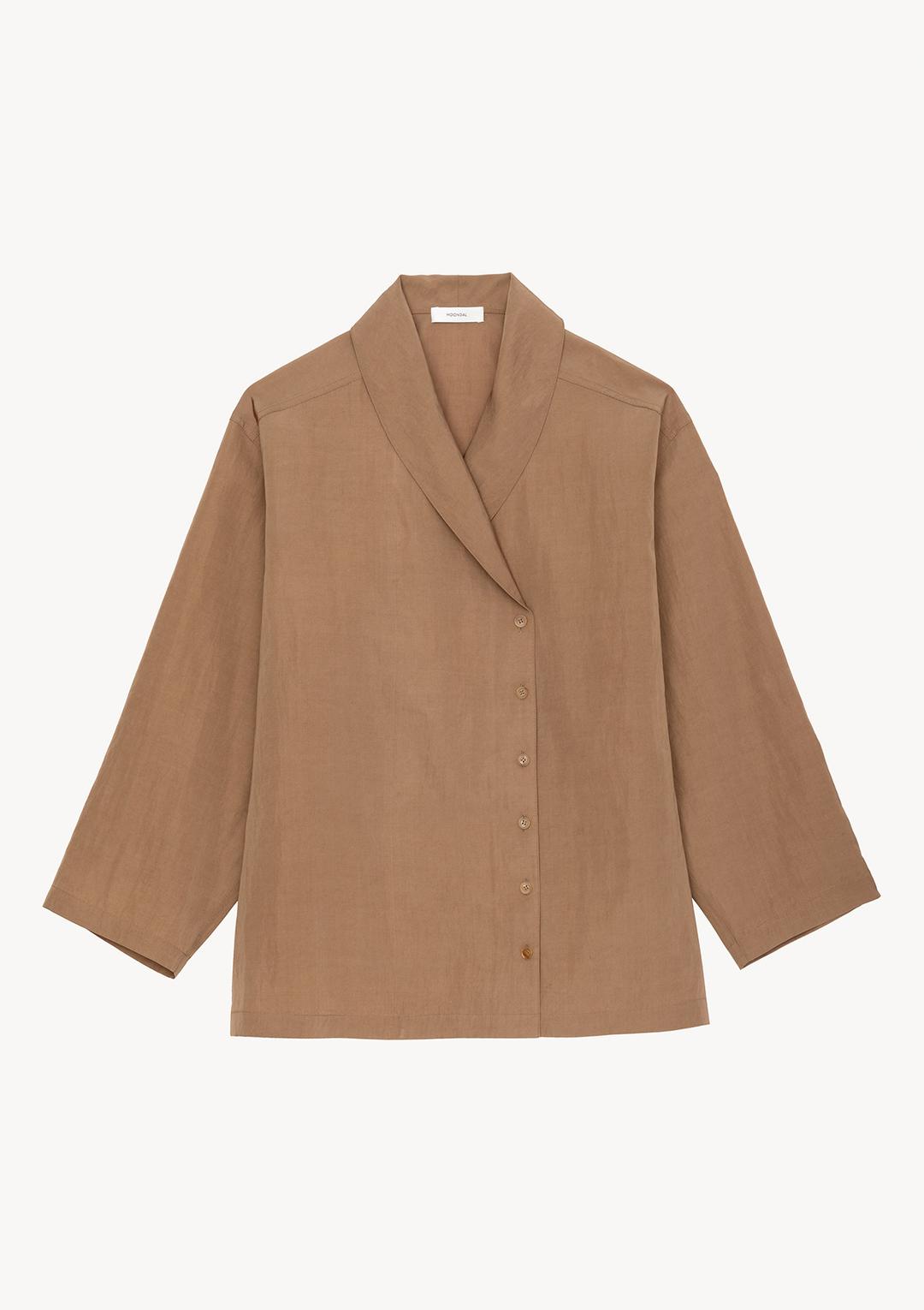 [Exclusive] Shawl Collar Shirt in Camel