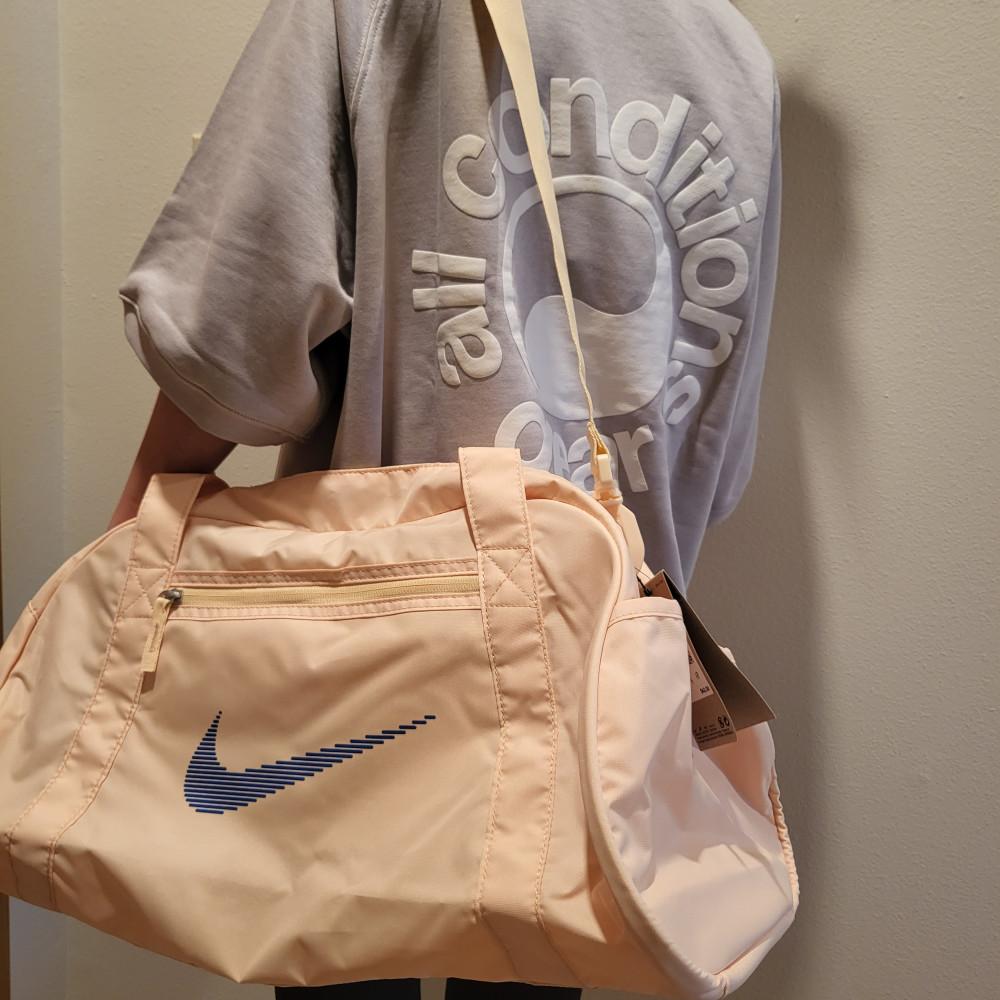 나이키 짐 클럽 더플백 24L 트레이닝 헬스 요가 여성용 가방 페일 바닐라