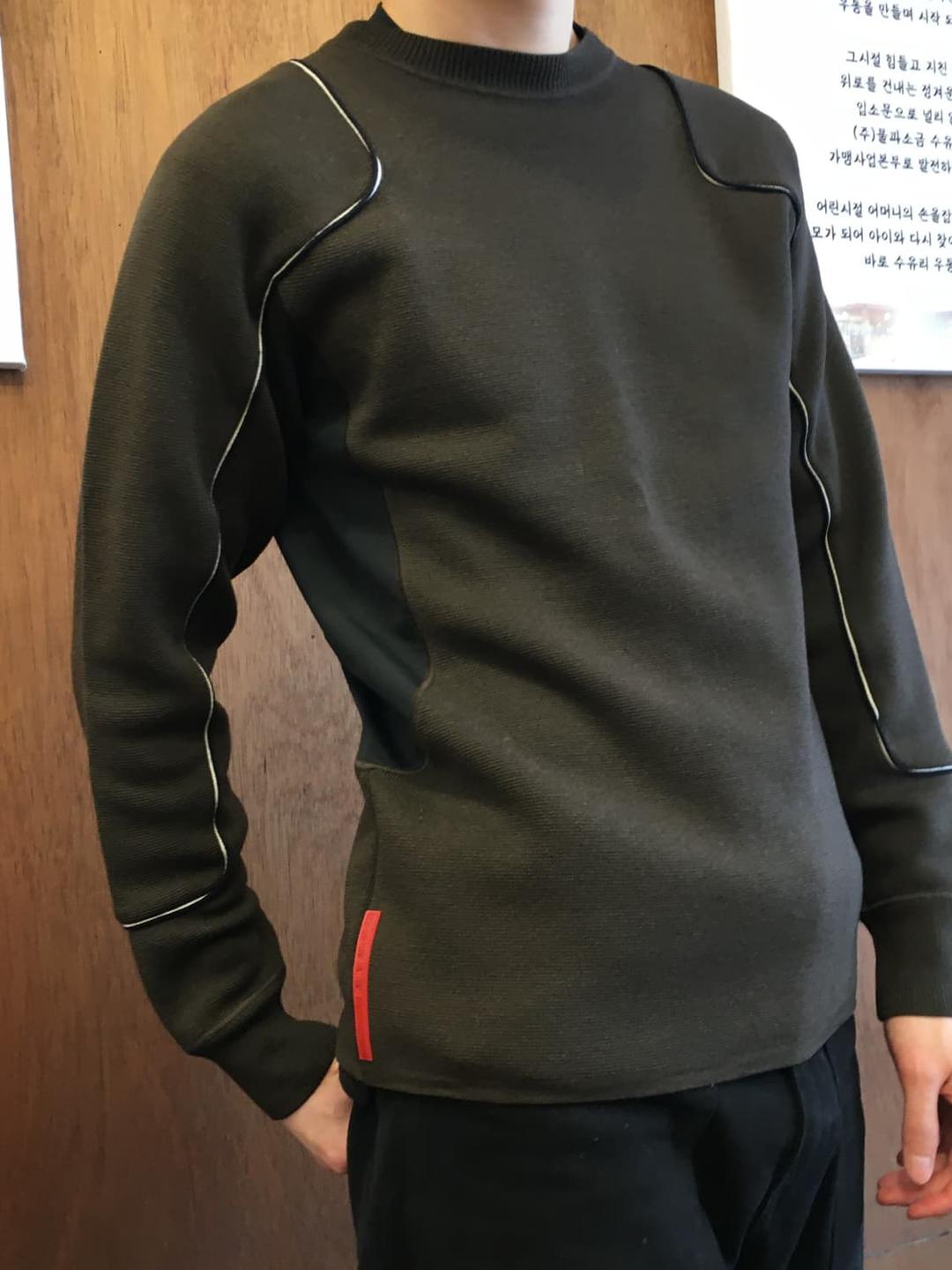 프라다 스포츠 니트 | 후루츠패밀리