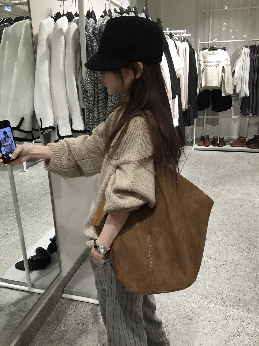 마로니 스웨이드 빅 숄더백 (4c)