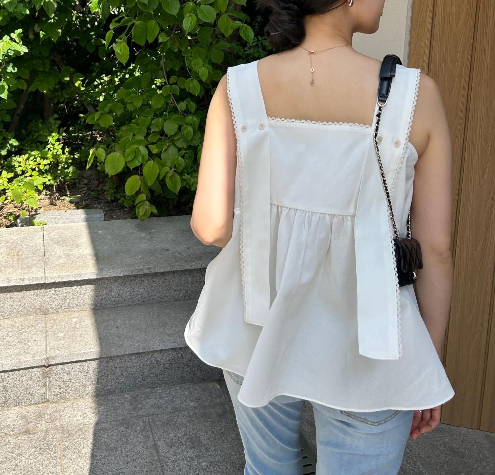 스퀘어넥 뒷단추 파임 블라우스 아이보리/블랙 하객룩