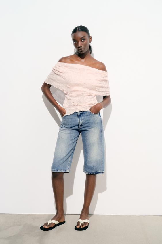 링클 이펙트 오프 숄더 니트 탑