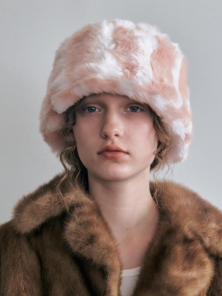 PETIT FUR MEATEL HAT IN PINK SNOW