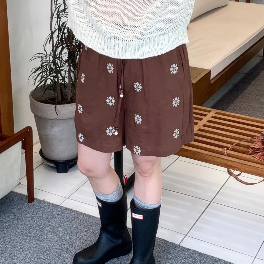 모카무스 브라운 패턴 숏팬츠