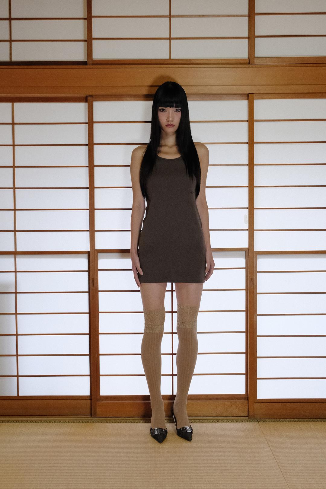 Back hole tank top dress 004