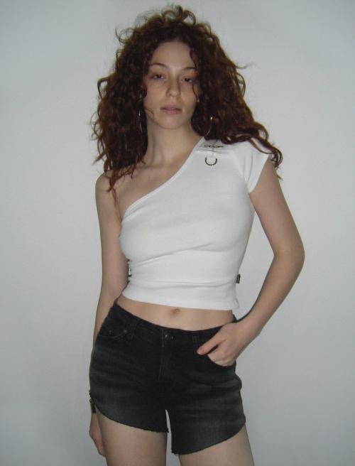 Between tee