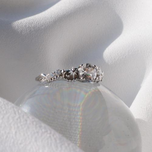 Milky Way Ring_밀키웨이 링_베르누이 화이트 사파이어