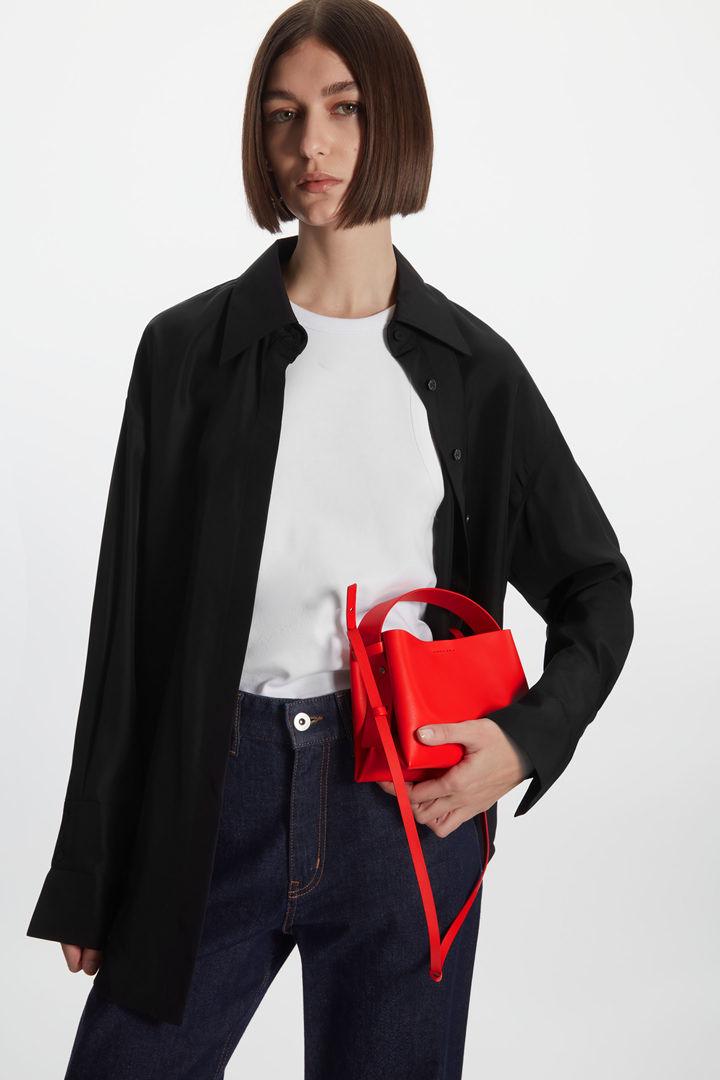 폴디드 레더 미니 크로스바디 백