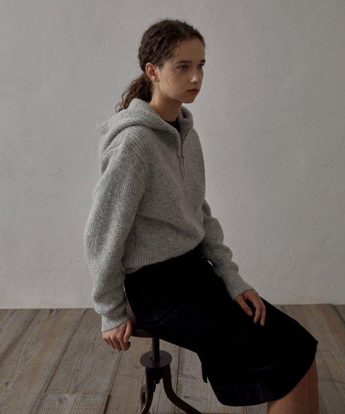 [Woman]루즈핏 부클레 반집업 후드 니트_Light Gray