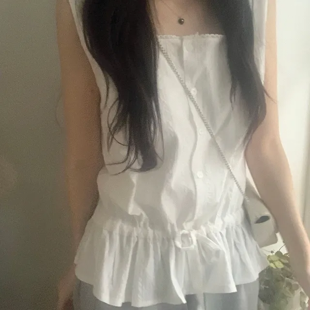 리썸 스퀘어 레이어드 스트링 나시 블라우스(1color) [ 봄 여름 리본 민소매 슬리브리스 프릴 레이스 ]