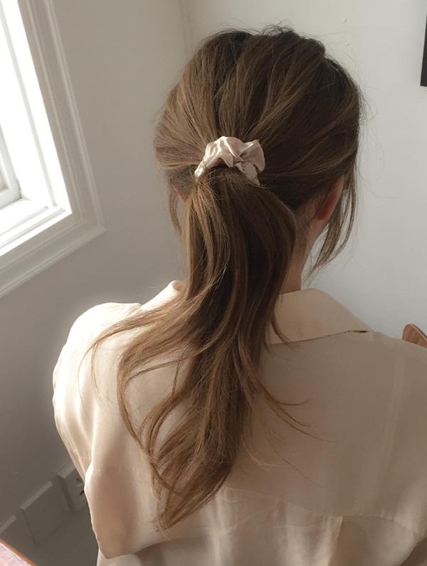 mini sateen scrunchy