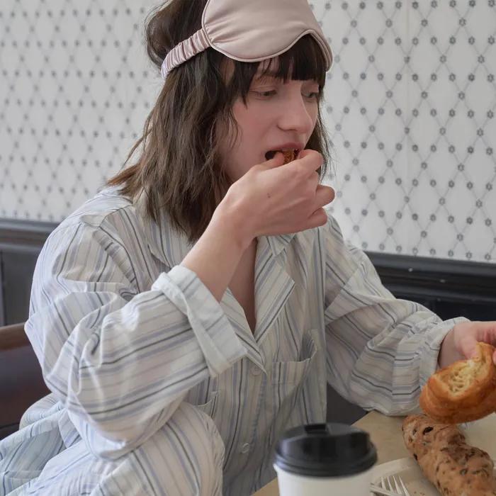 [29CM 단독][알러쉴드](uni) 미드나잇인파리 고밀도 순면 씬스트라이프 파자마 레브블루