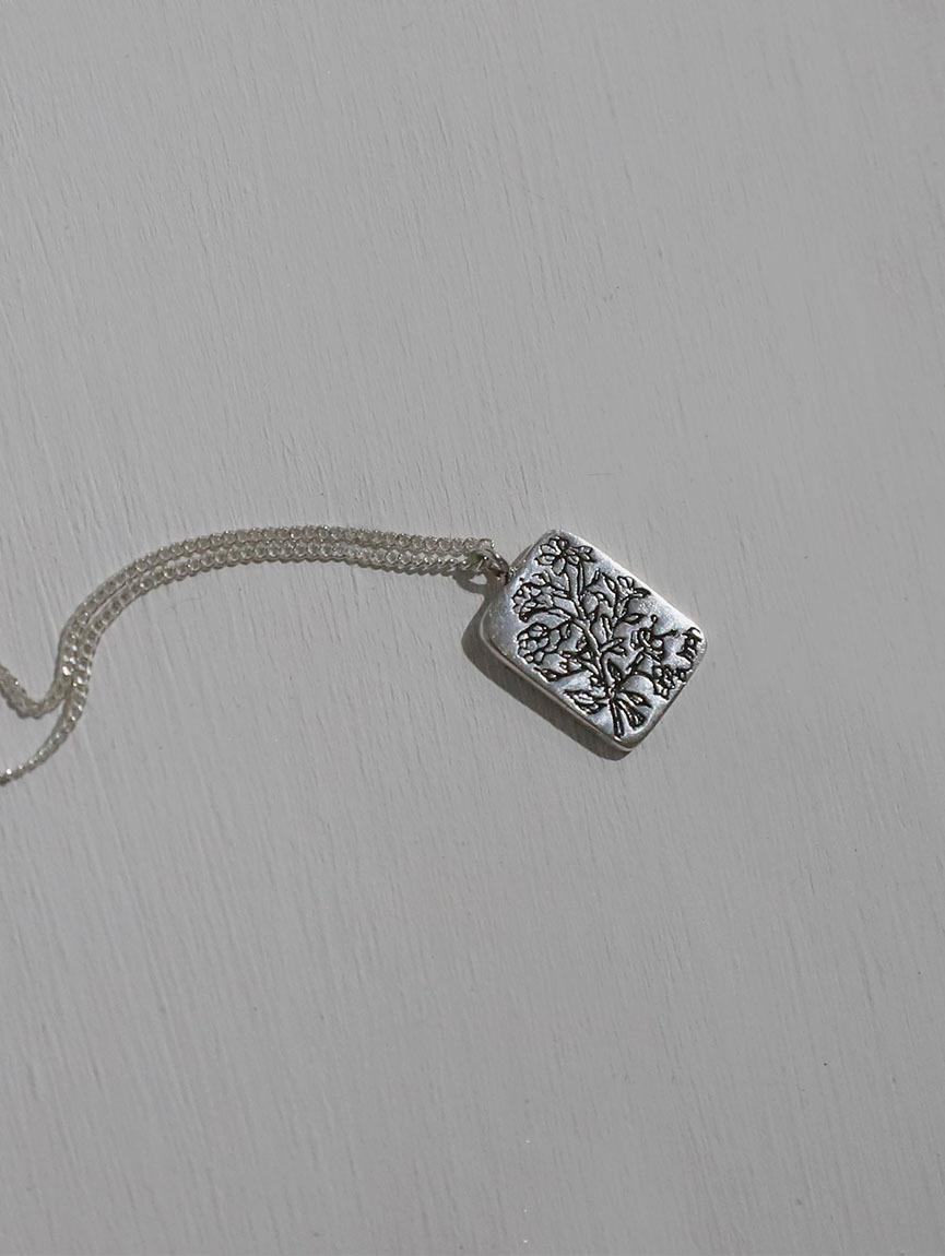 Draw flowers necklace